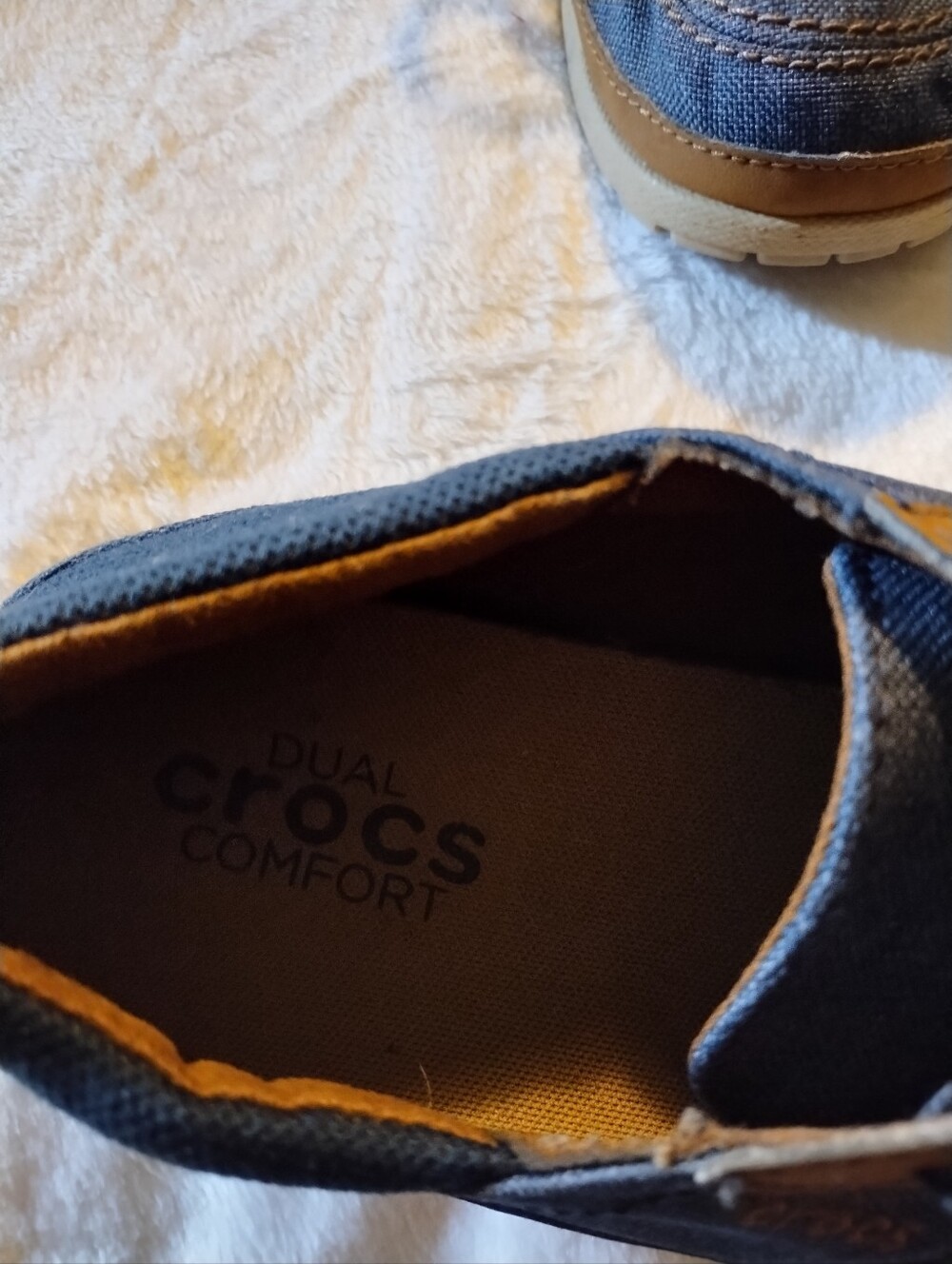 CROCS Men's Santa Cruz Denim-Look Lace-Up Sneakers - Navy Blue - Picture 5 of 7